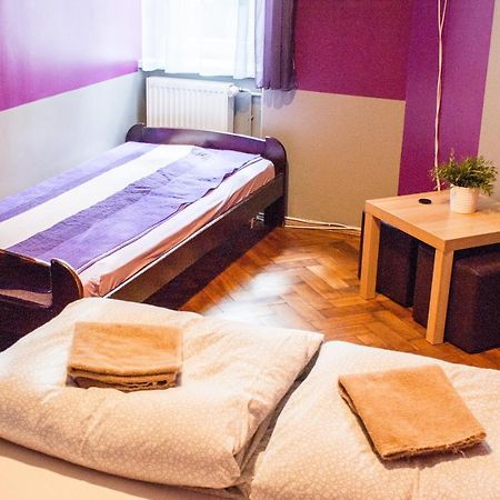 Smocza Jama Hostel Krasków Exteriör bild