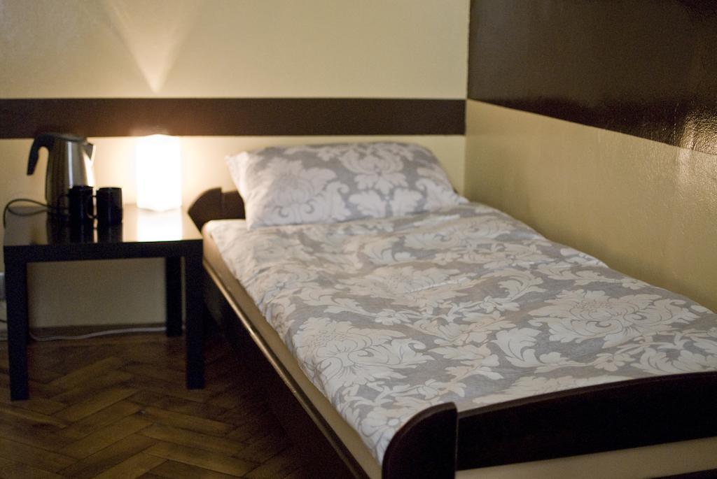 Smocza Jama Hostel Krasków Rum bild