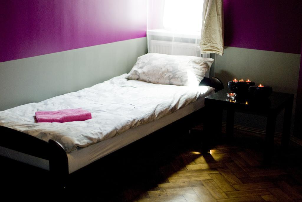 Smocza Jama Hostel Krasków Exteriör bild