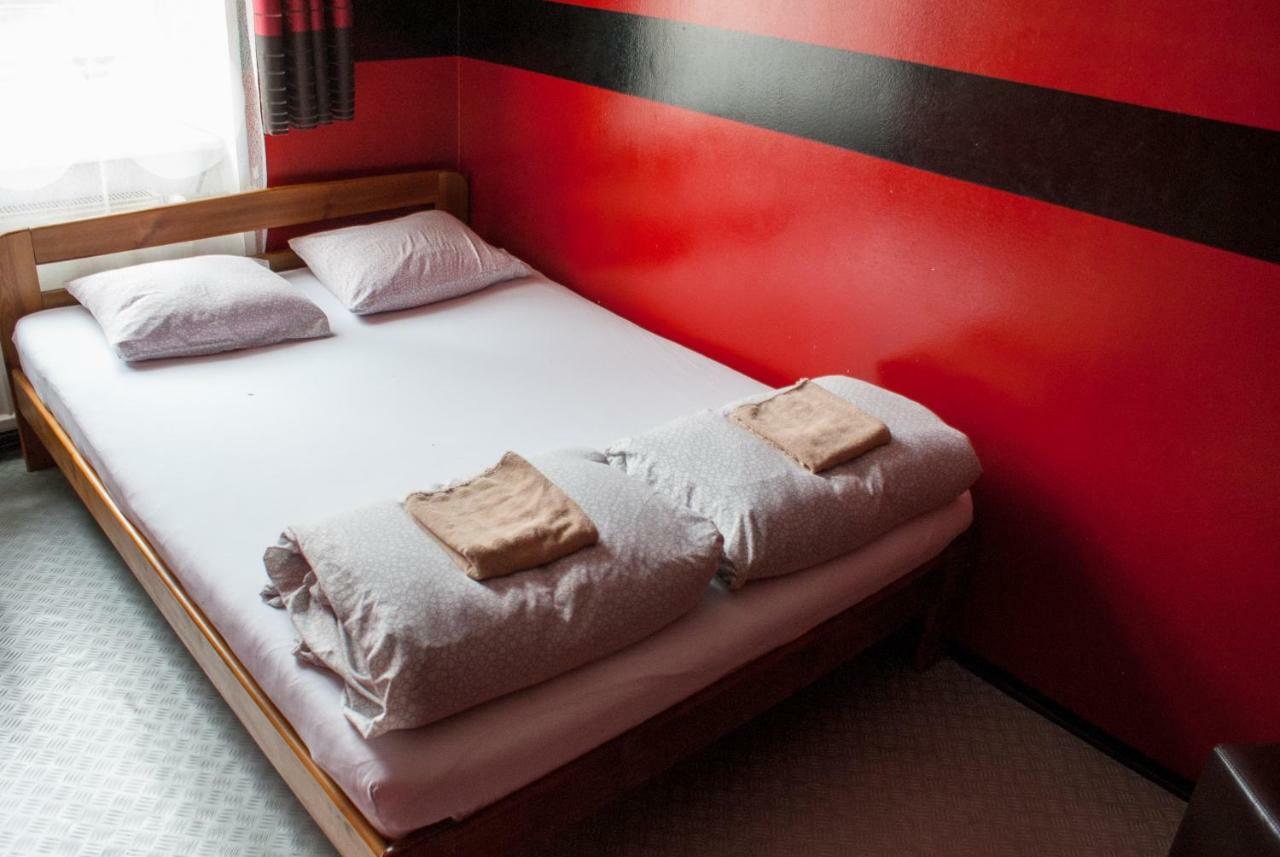 Smocza Jama Hostel Krasków Exteriör bild
