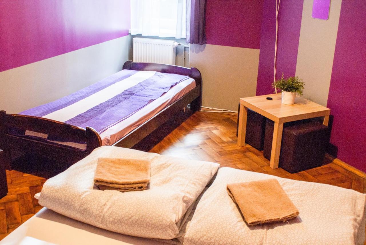 Smocza Jama Hostel Krasków Exteriör bild
